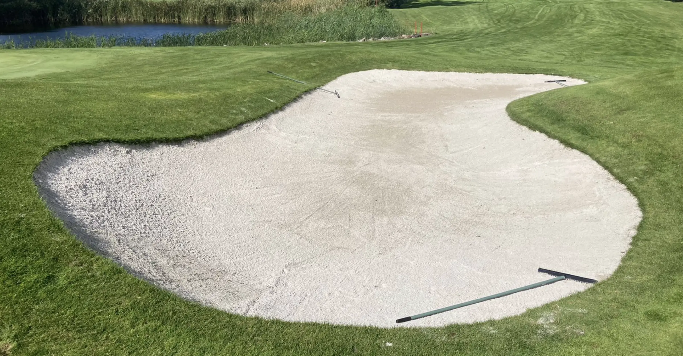 Efficient golf bunker maintenance